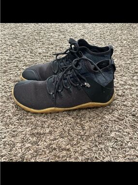 Vivo Barefoot Magna hiking shoes, size 40/9 women’s